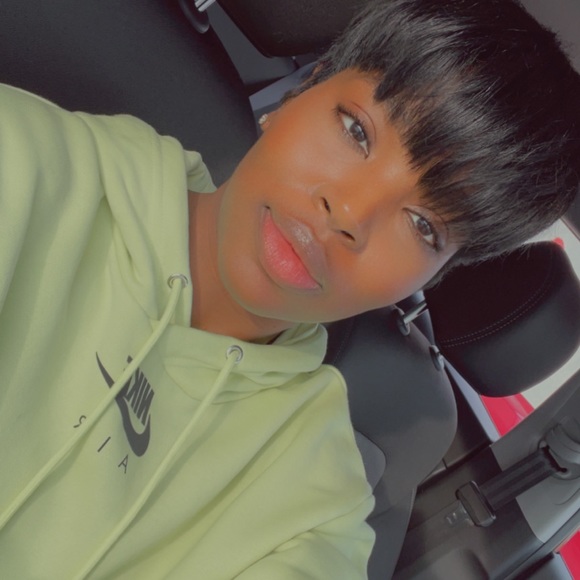 Meet your Posher, Akelia - Picture 1 of 1